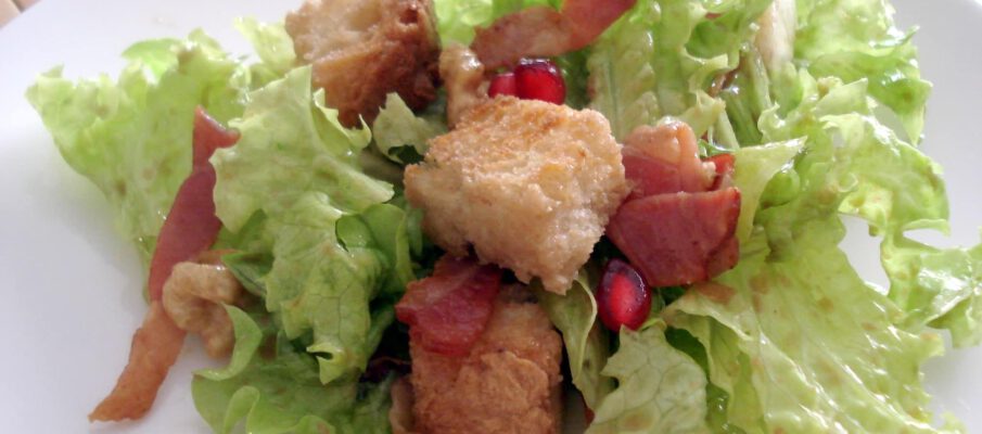 Salada-de-Bacon-e-Crotons