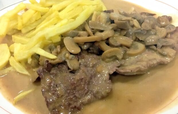 Bifes com Molho de Cogumelos