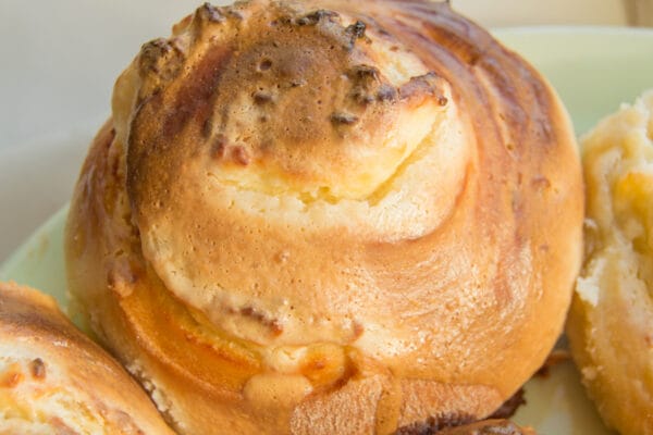 Bolinhos Folhados de Canela